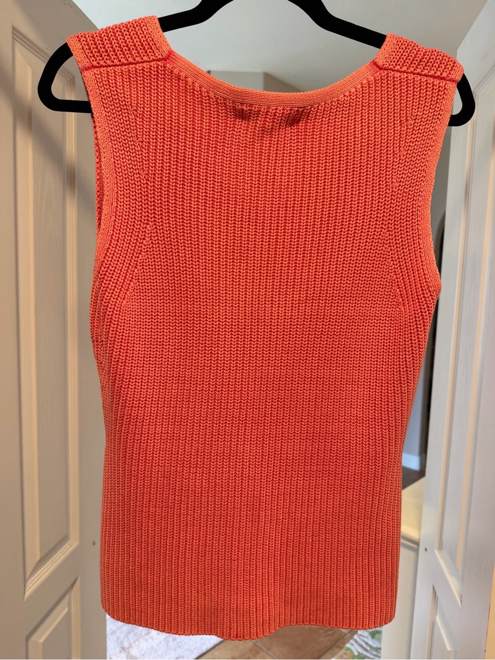 Tommy Bahama Coral Pink Knit V-Neck Sleeveless Sweater Tank - Picture 2 of 4